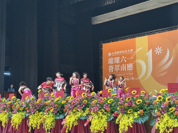 璀璨 61 · 薈萃南應｜舞蹈系｜2025 啦啦及嘻哈大專盃冠軍作品表演圖片