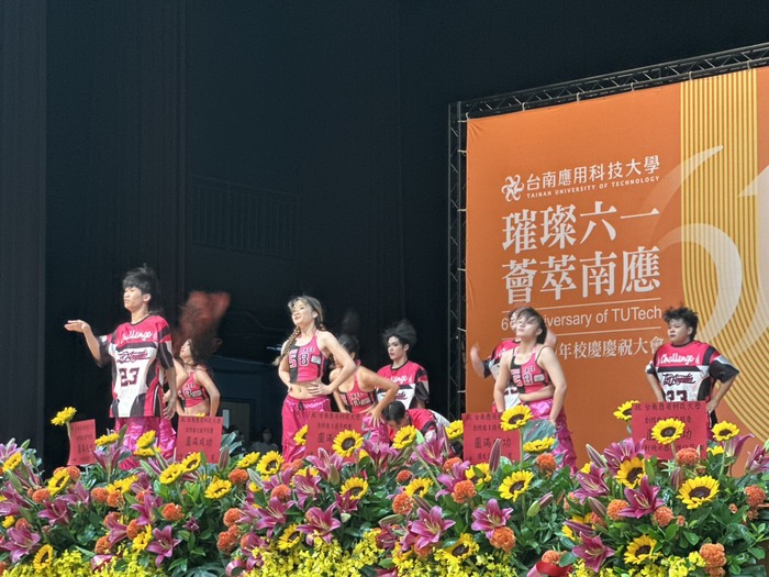 璀璨 61 · 薈萃南應｜舞蹈系｜2025 啦啦及嘻哈大專盃冠軍作品表演圖片